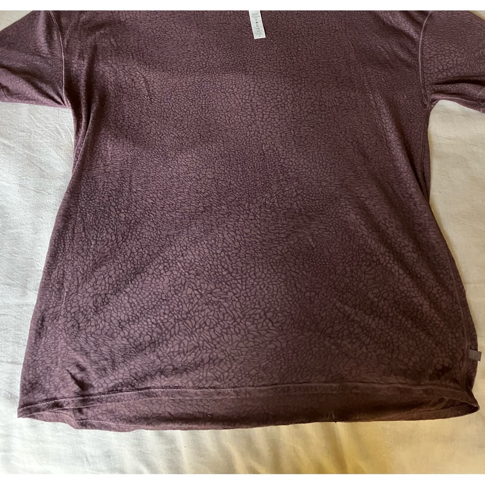 Sz 4 Lululemon Short sleeve top :cool and light.